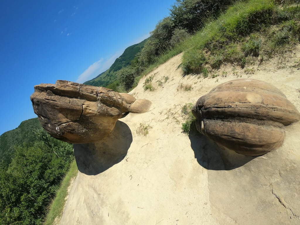 Jotting Out Trovants Sand Concretions — Trovants of Ulmet