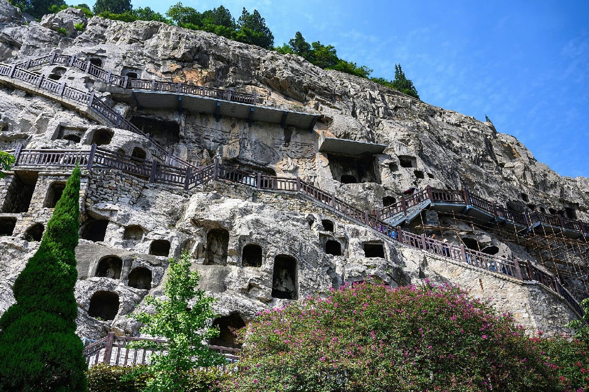 Longmen Grottoes Luoyang Buddha Statues 116 Wm 147303996 — Longmen Grottoes