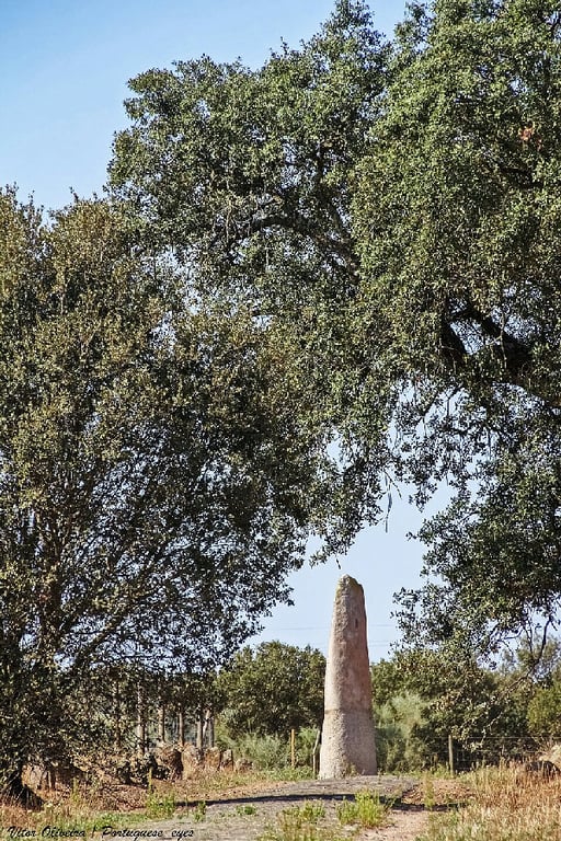Menir Da Bulhoa Megalithic Monument 106 Wm 132019263 — Menir da Bulhoa