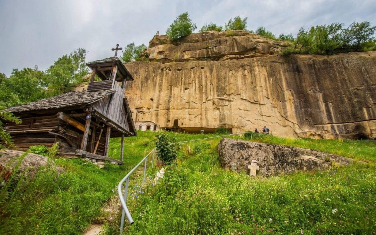 Monestery Corbii De Piatra Meglaithic Sandstone — Stone Ravens Monastery (Corbii de Piatra)