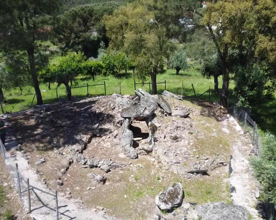 Overview Dolmen Valley Of The Slab — Anta do Vale da Laje 
