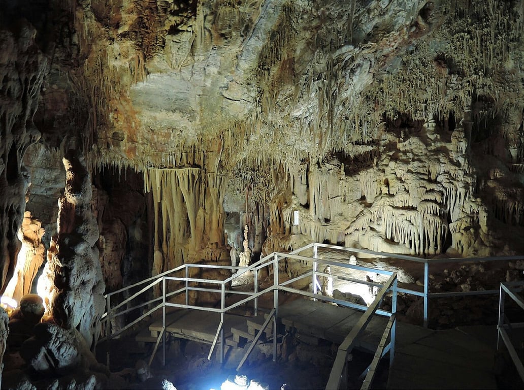 Petralona Cave Tourist Path Interior 141 Wm 33472204 — Petralona Cave
