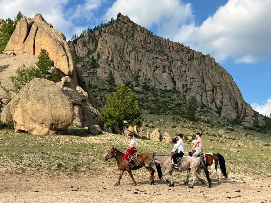 Riders Near Turtle Rock Mongolia Famous Landmark — Turtle Rock