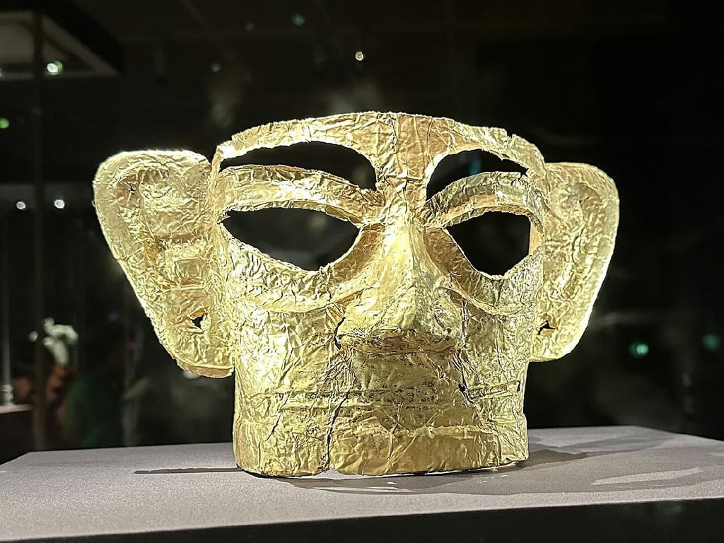Sanxingdui Gold Mask Hong Kong Museum 115 Wm 174479836 — Sanxingdui