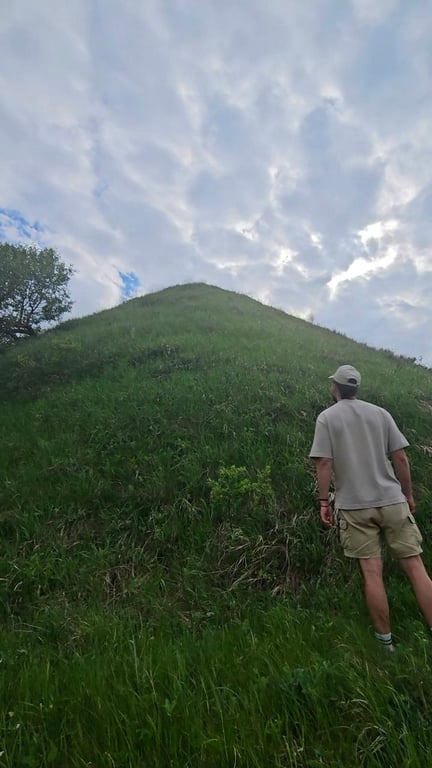 Sona Mounds Perspective Vs Human Size — Sona Mounds (Movilele de la Sona)