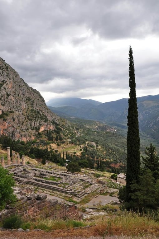 Temple Of Apollo At Delphi Parnassos 2 137 Ov Y3tgyw — Temple of Apollo at Delphi