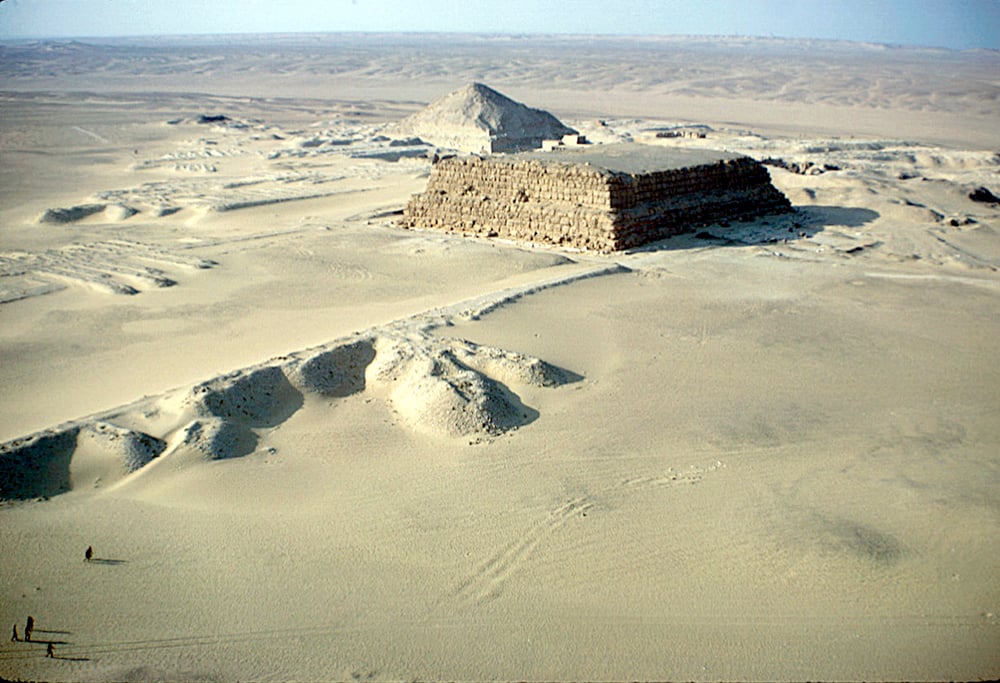 Unfinished Pyramid Zawyet El Aryan — Unfinished Pyramid of Zawyet El Aryan