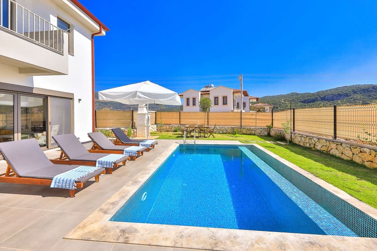1kiralik-jakuzili-villa-yazlik-villa-serenty-kas (7).jpg