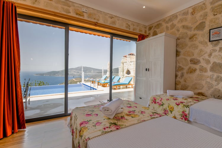 1kiralik-yazlik-villa-isitmali-havuzlu-villa-villa-sur- (16).jpg