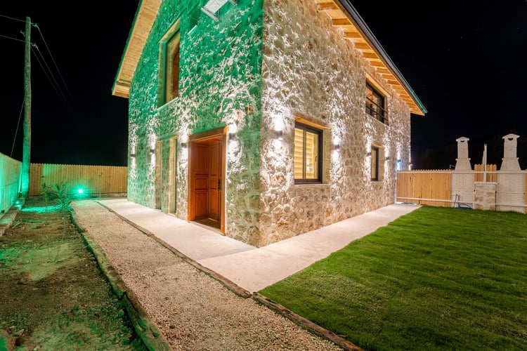 1kiralik-villa-jakuzili-kiralik-villa-villa-sirius (1).jpg