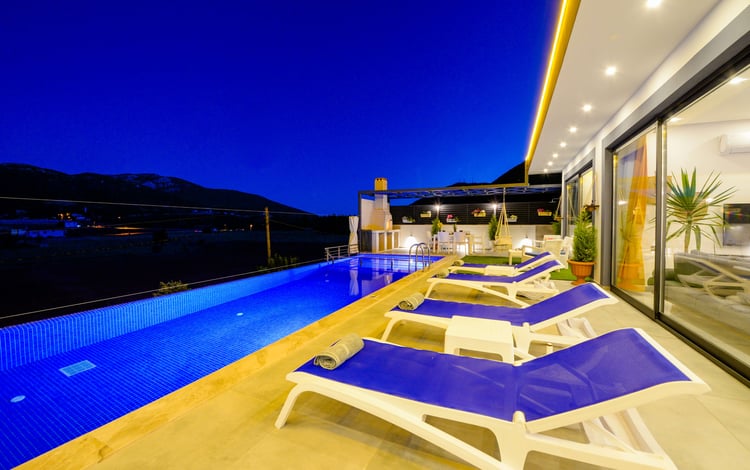 1kiralik-yazlik-tatil-villasi-villa-lavinya (4).jpg