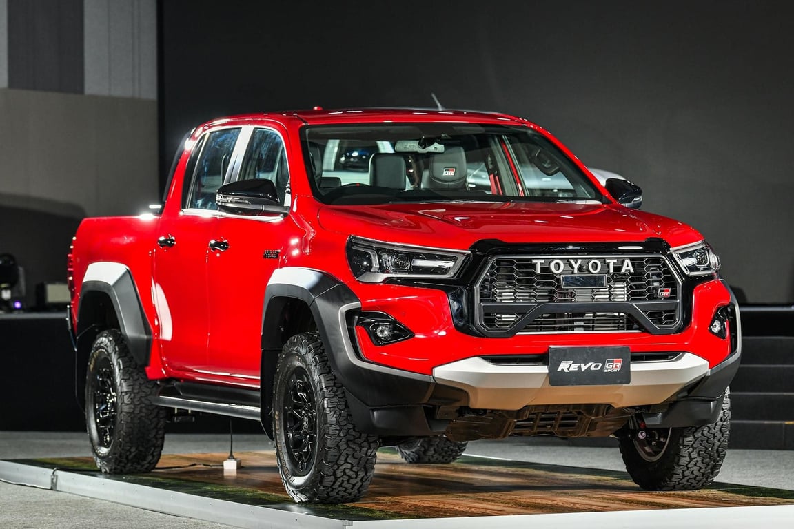2025 Toyota Hilux Double Cab Revo GR Sport 2.8 Diesel 4x4 6AT RHD