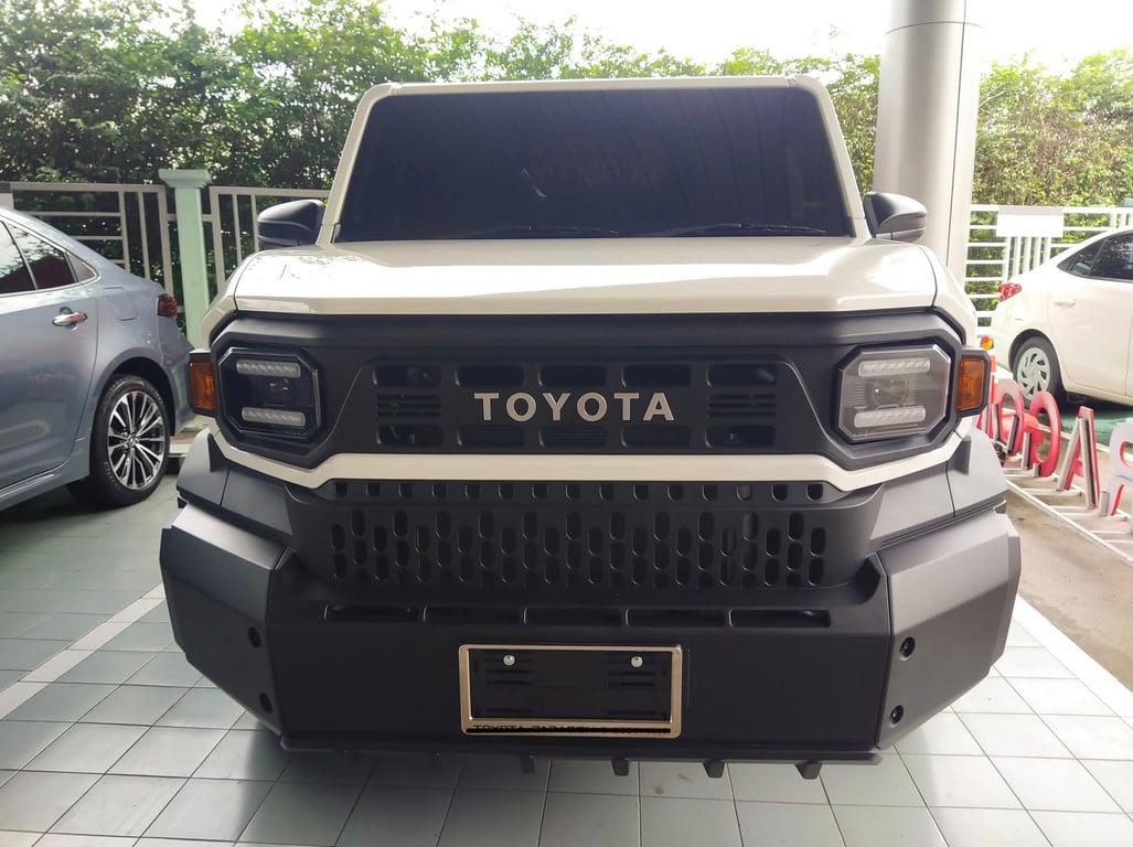 2025 Toyota Hilux Cab & Chassis Champ C&C SWB 2.7L Petrol 4x2 6AT RHD