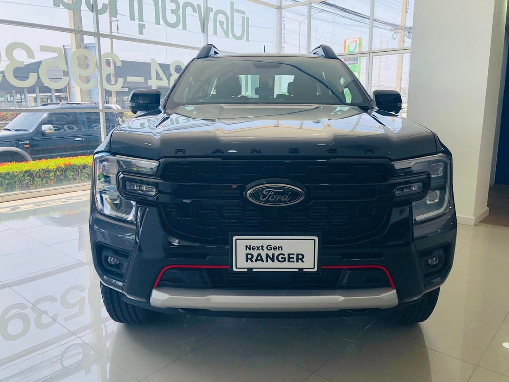 2025 Ford Ranger Double Cab Stormtrak 2.0L Diesel 4x4 10AT RHD