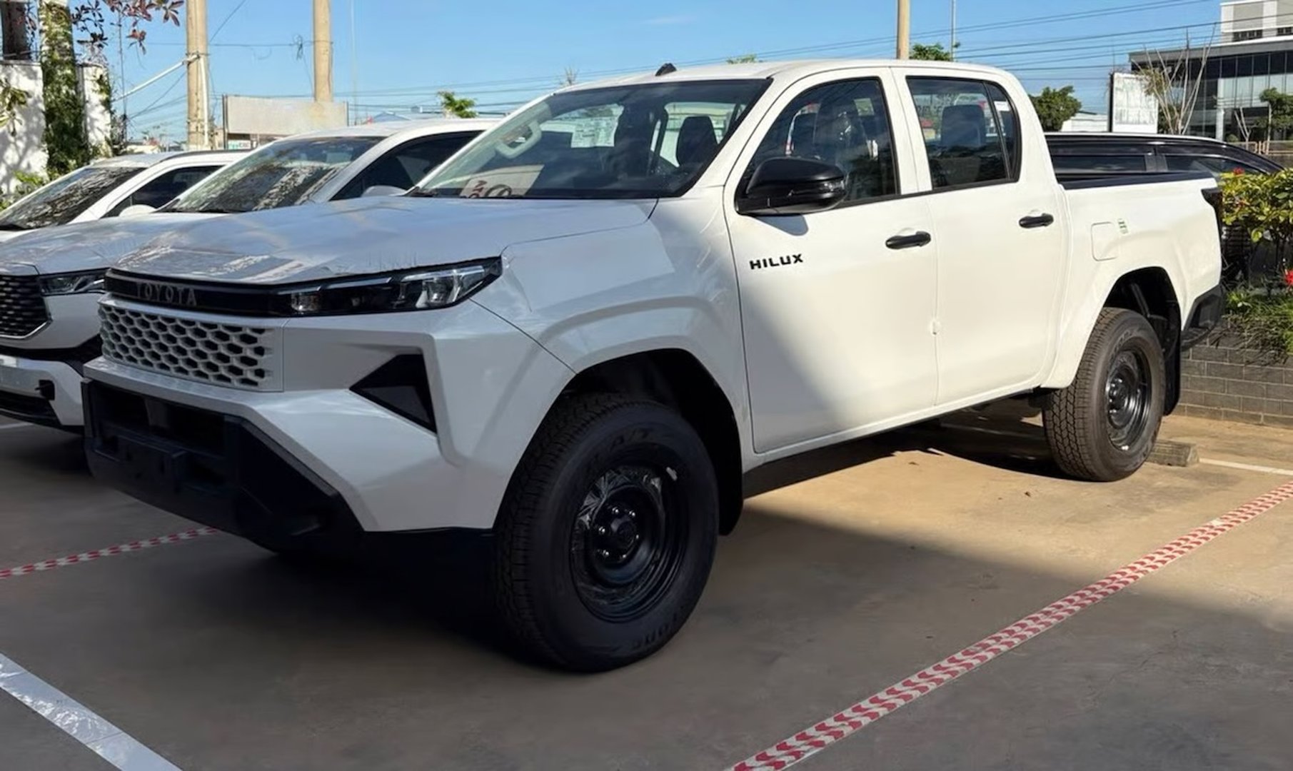 2026 Toyota Hilux Double Cab E 2.8L Diesel 4x2 6AT LHD