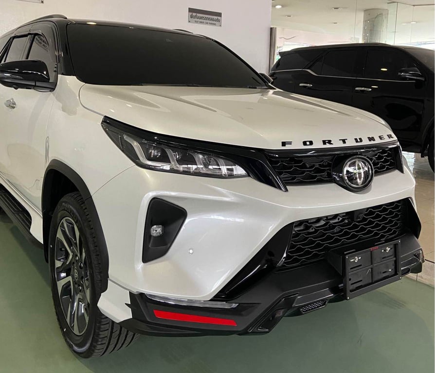 2025 Toyota Fortuner SUV Legender 2.4 Diesel 4x2 6AT RHD