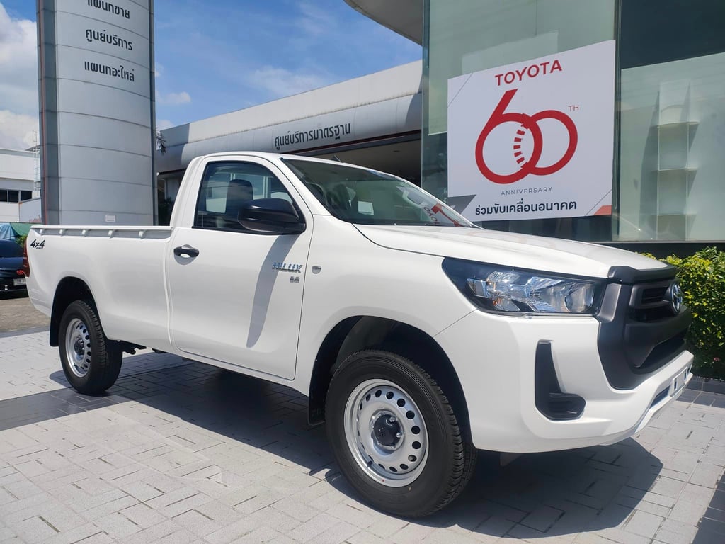 2025 Toyota Hilux Single Cab Revo Entry 2.8 Diesel 4x4 6AT RHD