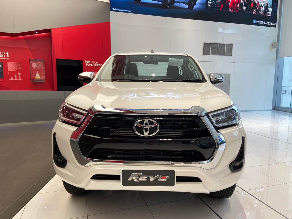 2025 Toyota Hilux Extra Cab Revo Prerunner Entry 2.4 Diesel 4x2 6AT RHD