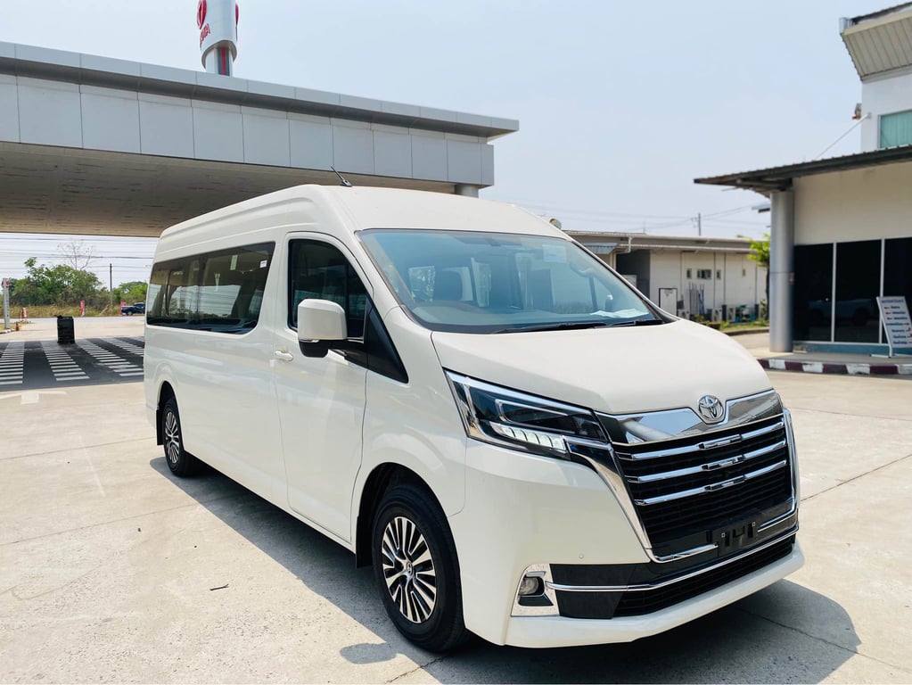 2025 Toyota Hiace Van Commuter Hi Roof 2.8L Diesel 2WD 6AT RHD