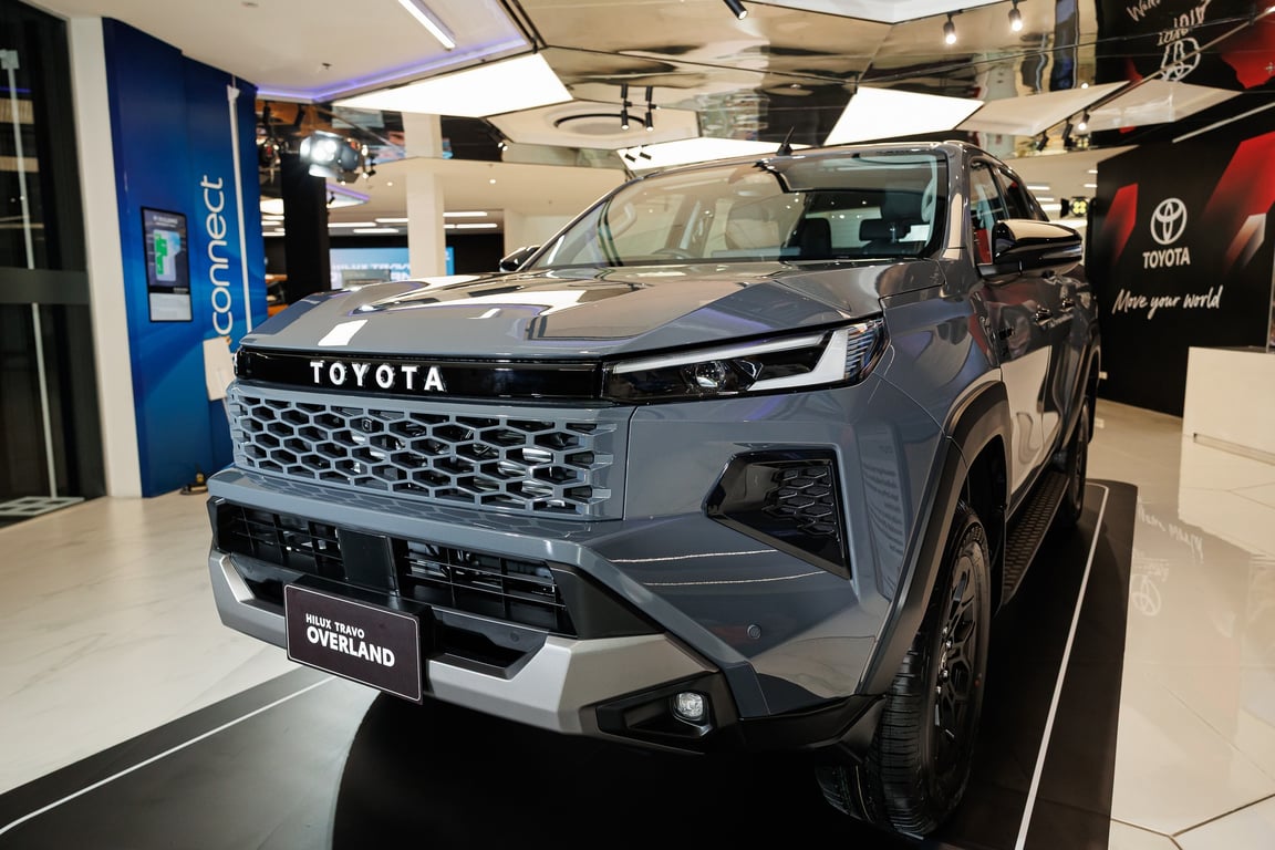 2025 Toyota Hilux Double Cab Travo 4TREX Overland Plus 2.8L Diesel 4x4 6AT RHD