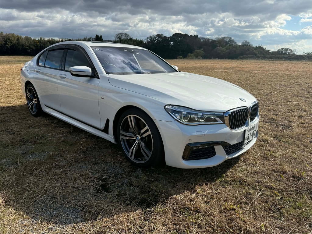 2017 BMW 750i Sedan M Sport 4.4V8 Twin Turbo 4.4L Petrol RWD AT RHD