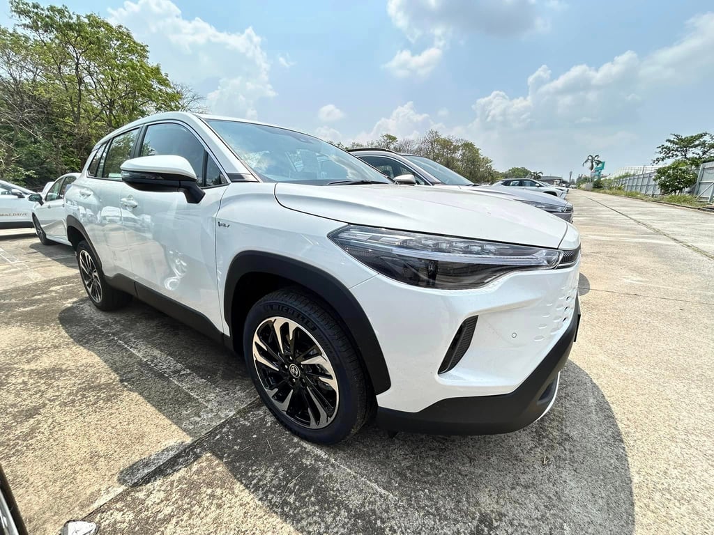 2025 Toyota Corolla SUV Cross Premium Luxury HEV 1.8H Petrol Hybrid 2WD E-CVT RHD