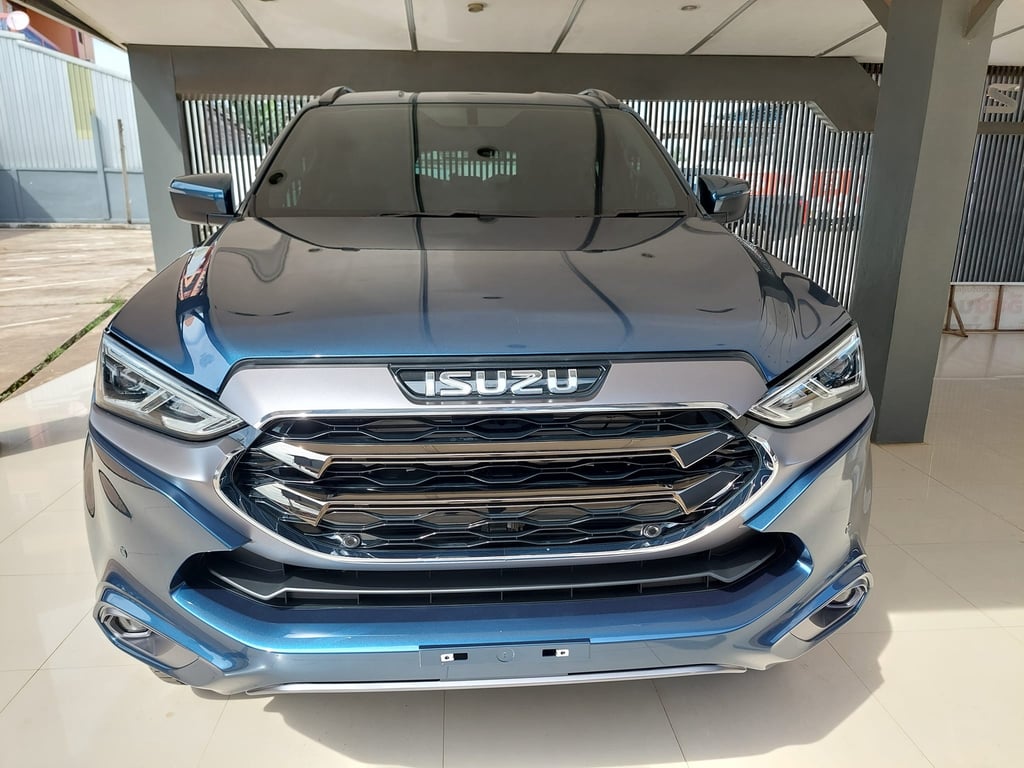 2025 Isuzu MU-X SUV Elegant 2.2L Diesel 4x2 8AT RHD