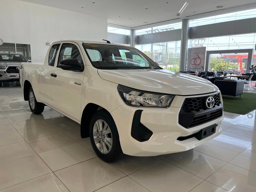 2025 Toyota Hilux Extra Cab Revo Z Edition Entry 2.4 Diesel 4x2 6MT RHD