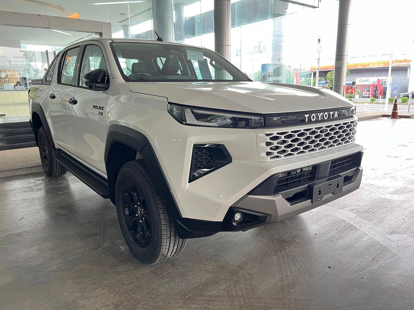 2026 Toyota Hilux Double Cab Travo 4TREX Overland Plus 2.8L Diesel 4x4 6AT RHD