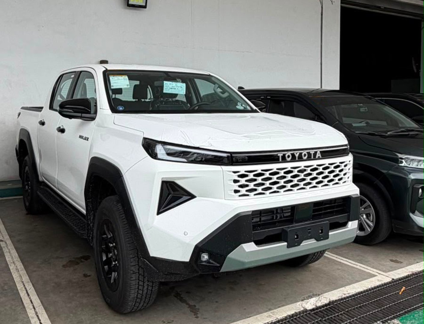2026 Toyota Hilux Double Cab E 2.8L Diesel 4x2 6AT LHD