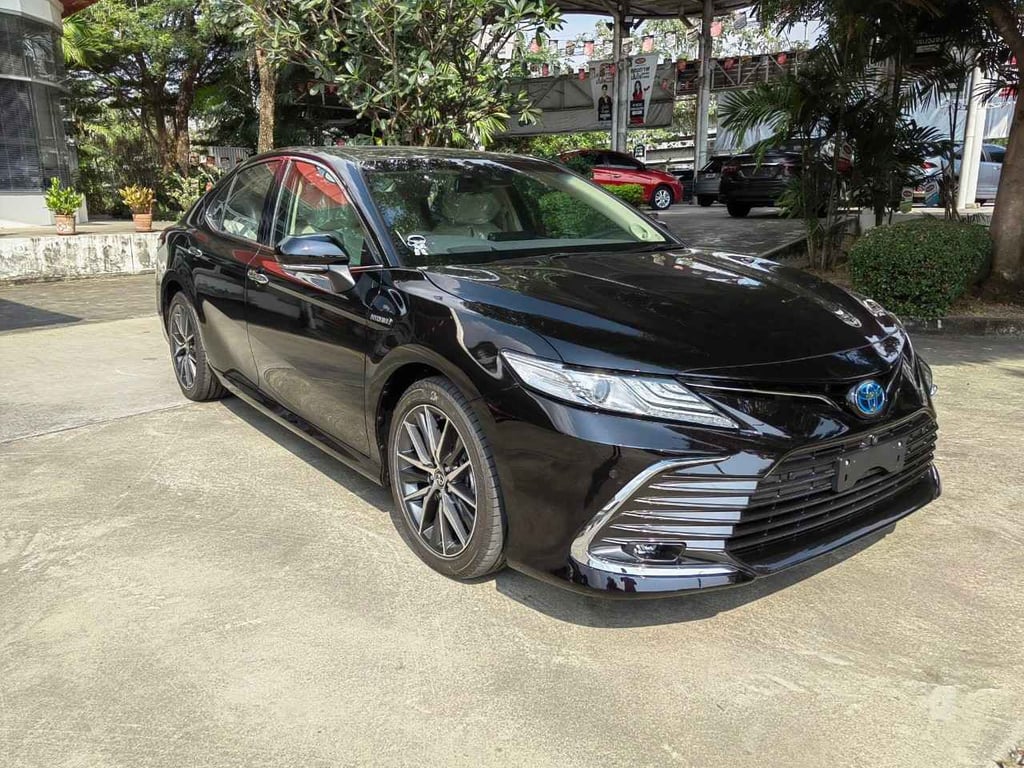 2025 Toyota Camry Sedan Premium Luxury HEV 2.5H Petrol Hybrid 2WD ECVT RHD