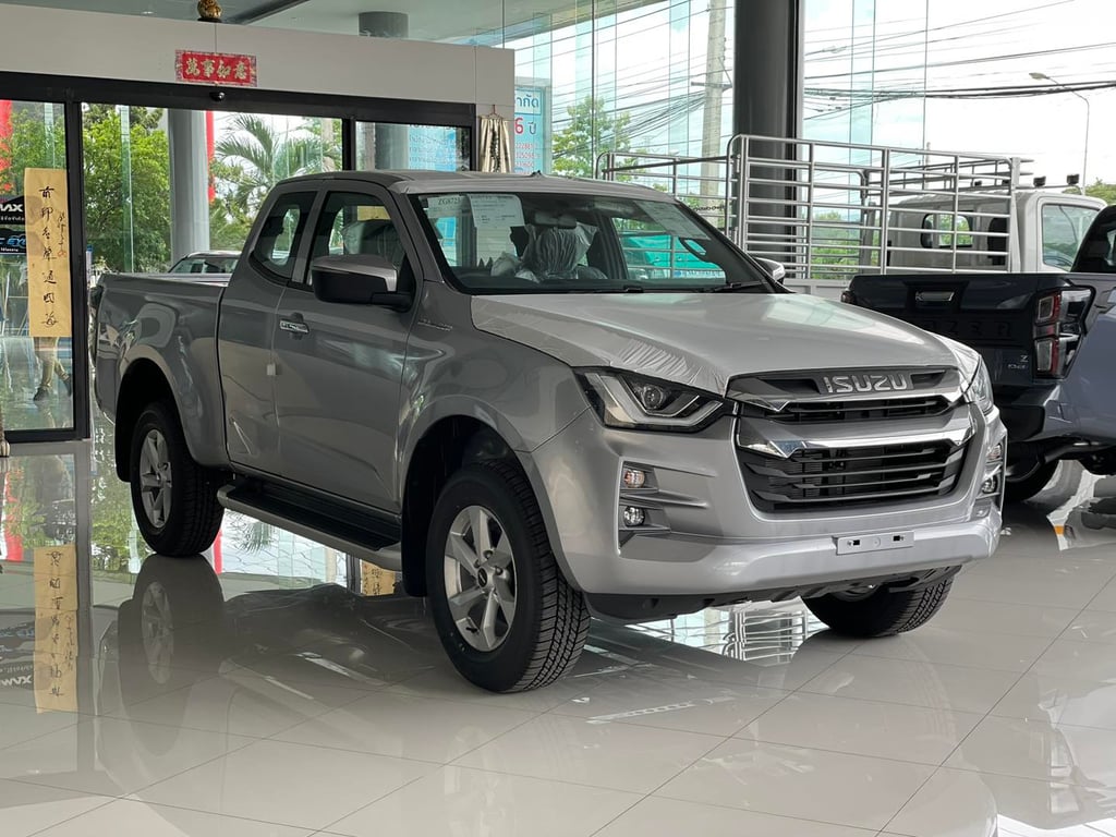 2025 Isuzu D-Max Extra Cab Hi-Lander Z 2.2L Diesel 4x2 8AT RHD