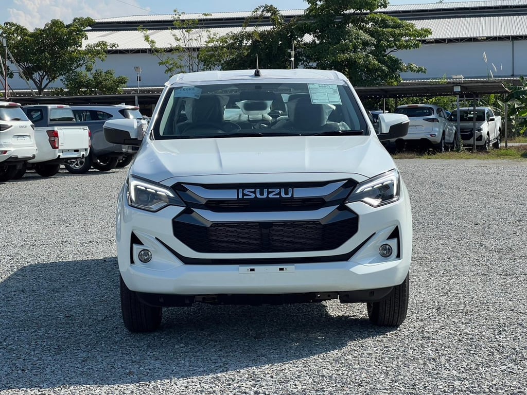 2025 Isuzu D-Max Double Cab Cab4 L 2.2L Diesel 4x2 8AT RHD