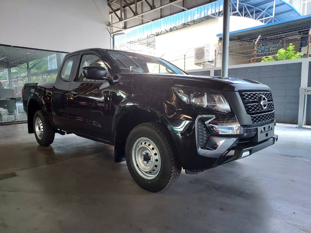 2025 Nissan Navara Extra Cab SL 2.5L Diesel 4x2 6MT RHD