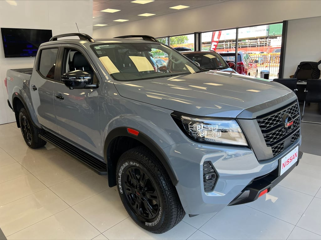 2025 Nissan Navara Double Cab Pro-4X 2.3L Diesel 4x4 7AT RHD