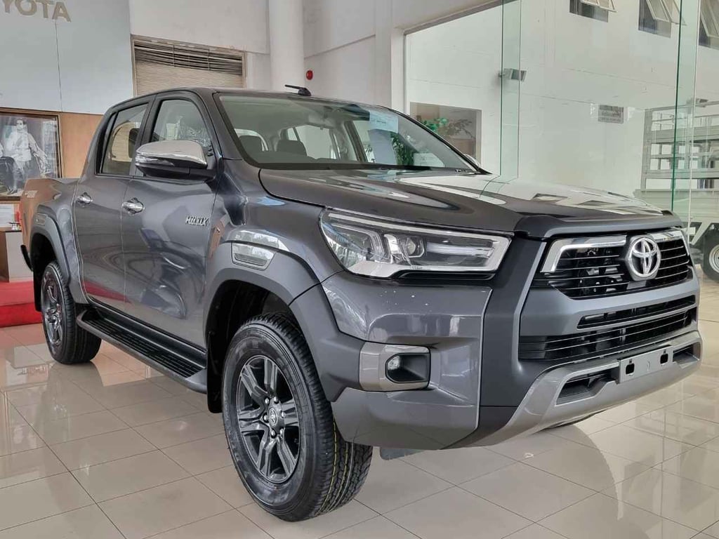 2025 Toyota Hilux Double Cab Revo Prerunner Entry 2.4 Diesel 4x2 6MT RHD