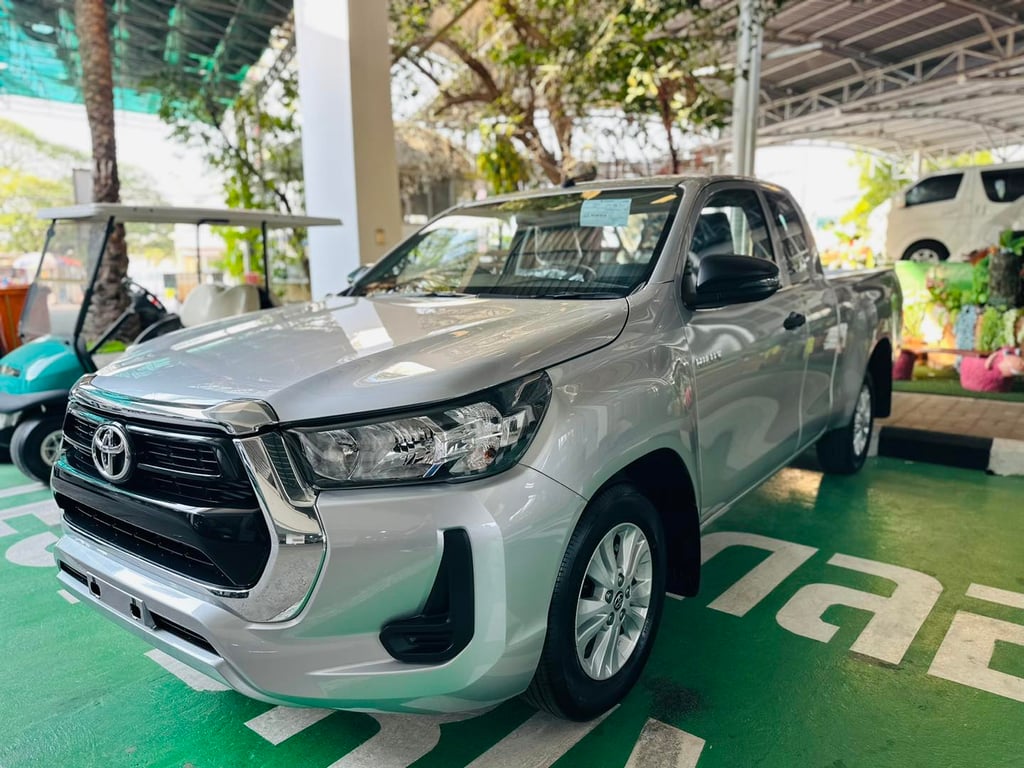 2025 Toyota Hilux Extra Cab Revo Z Edition Entry 2.4 Diesel 4x2 6AT RHD