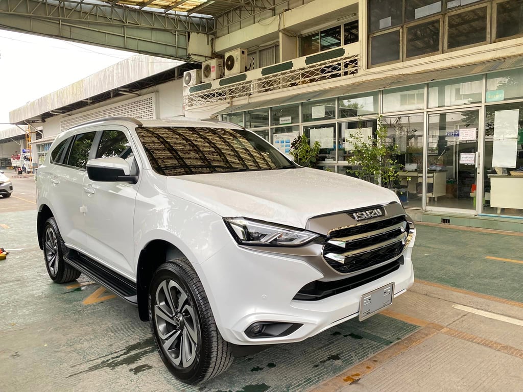 2025 Isuzu MU-X SUV Ultimate 3.0L Diesel 4x2 6AT RHD