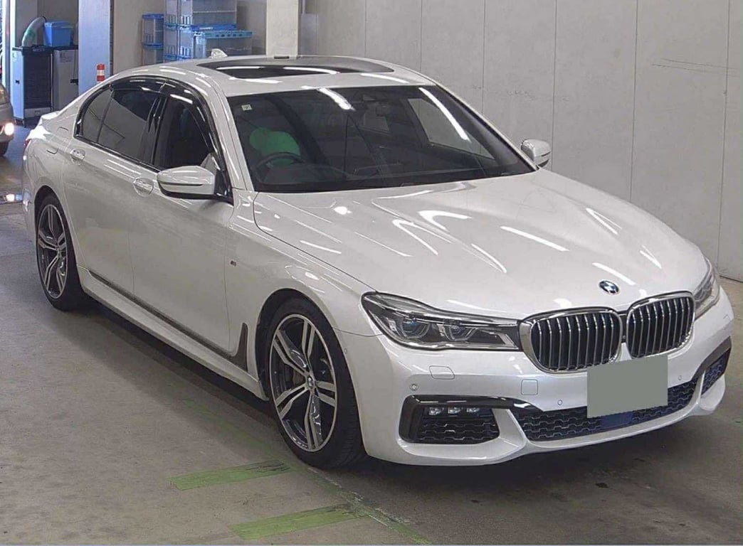 2017 BMW 750i Sedan M Sport 4.4V8 Twin Turbo 4.4L Petrol RWD AT LHD