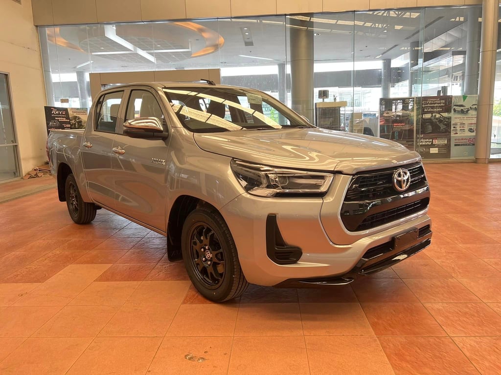 2025 Toyota Hilux Double Cab Revo Z Edition Mid 2.4 Diesel 4x2 6MT RHD