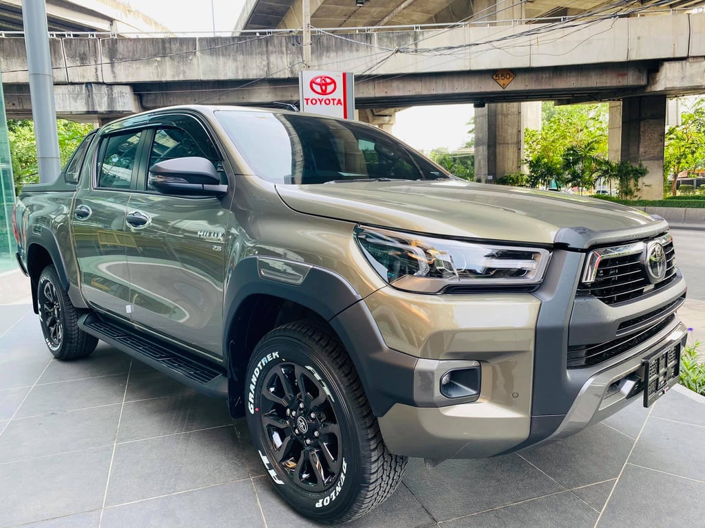 2025 Toyota Hilux Double Cab Revo Rocco 2.8L Diesel 4x4 6AT RHD
