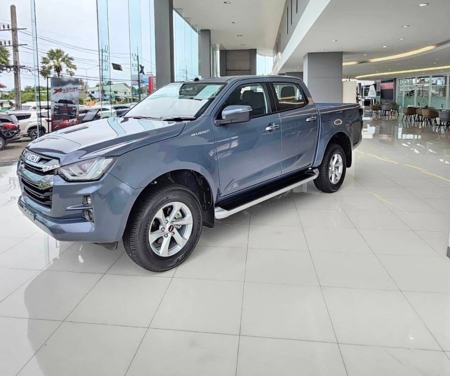 2025 Isuzu D-Max Double Cab Hi-Lander Ddi L 2.2L Diesel 4x2 8AT RHD