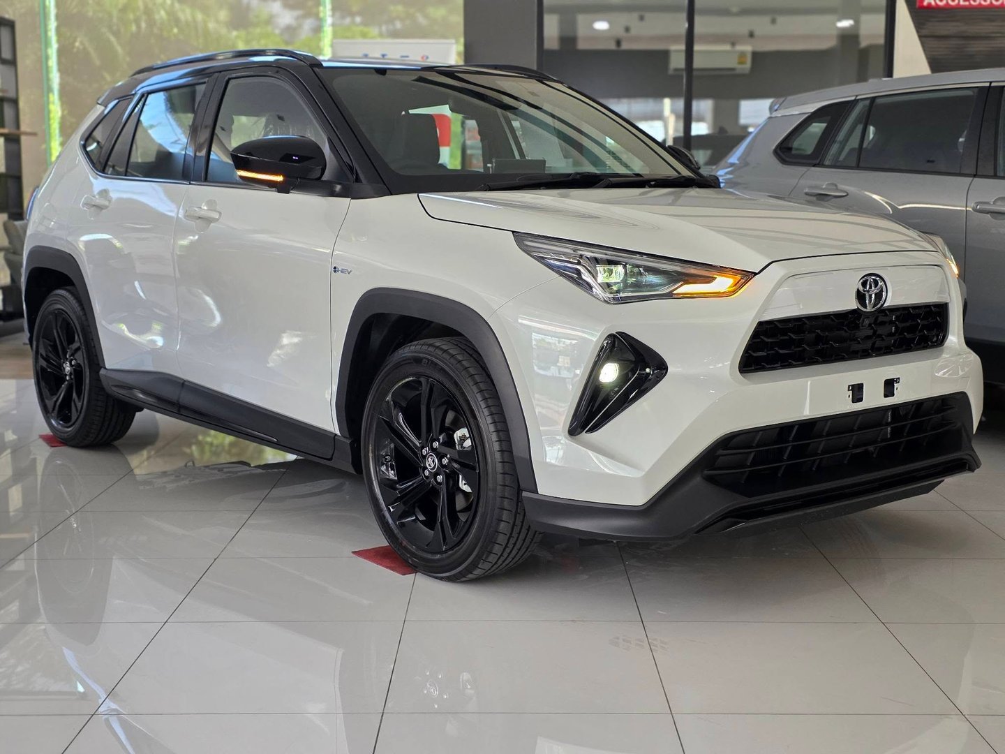 2026 Toyota Yaris SUV Cross Nightshade 1.5L Petrol Hybrid 2WD E-CVT RHD