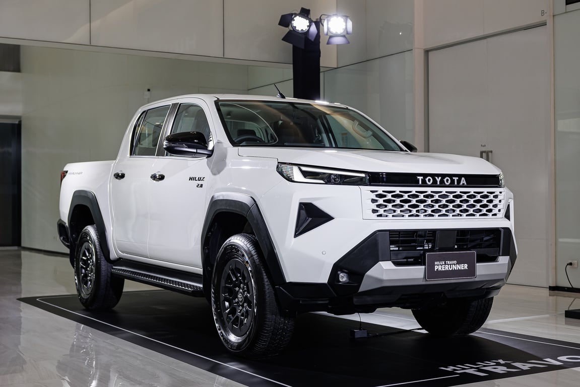 2025 Toyota Hilux Double Cab Travo Prerunner Premium 2.8L Diesel 2WD 6AT RHD