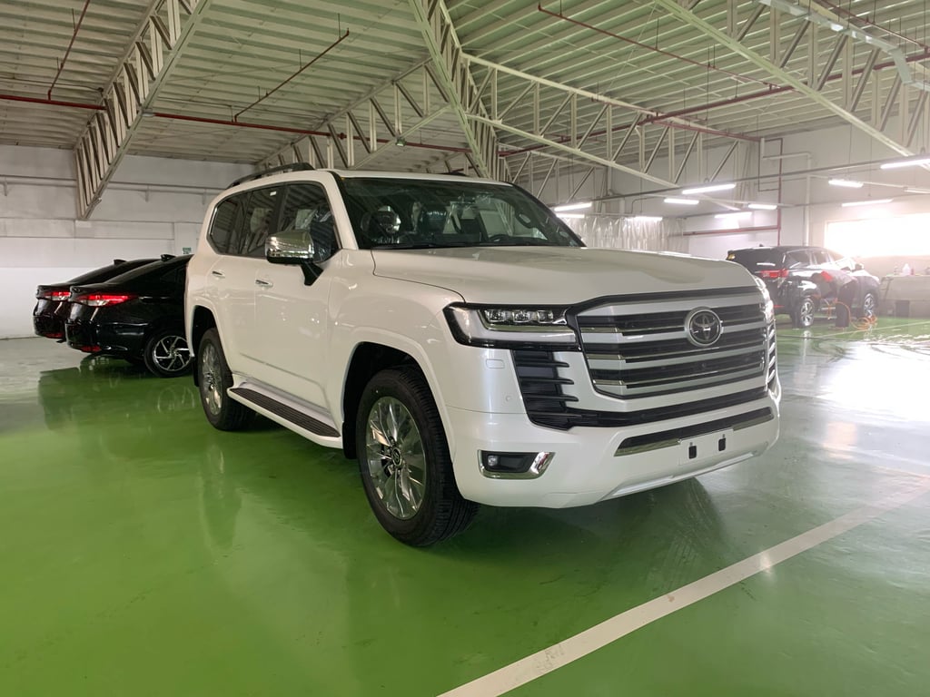 2025 Toyota Land Cruiser SUV 300 Series ZX 3.3L Diesel 4x4 AT LHD