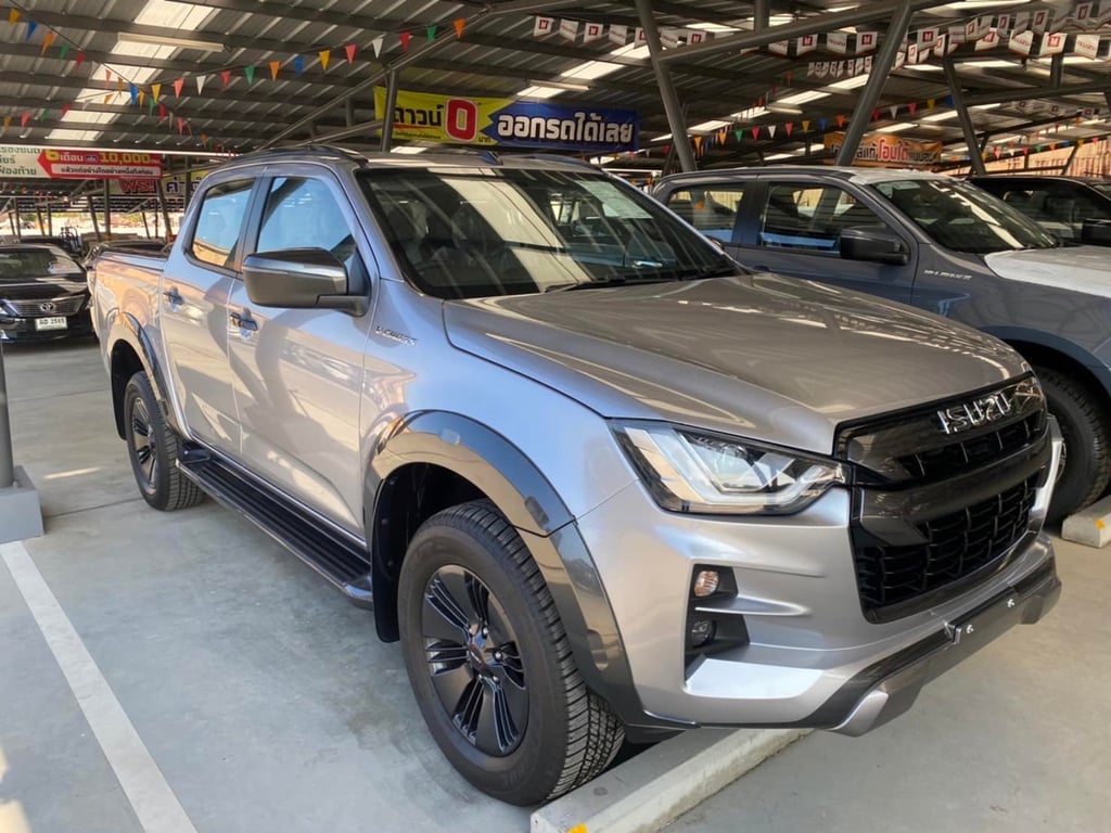 2025 Isuzu D-Max Double Cab V-Cross ZP 3.0L Diesel 4x4 6MT RHD