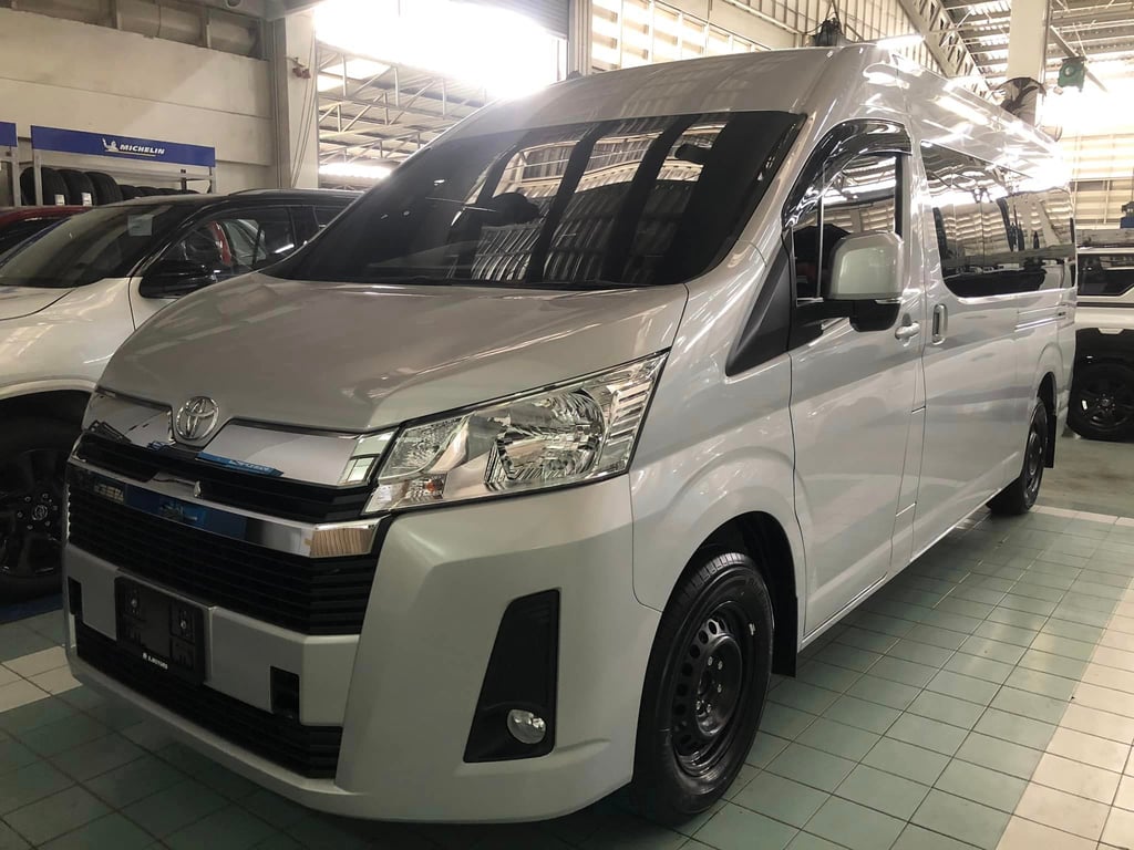 2025 Toyota Hiace Van Commuter Hi Roof 2.8L Diesel 2WD 6MT RHD