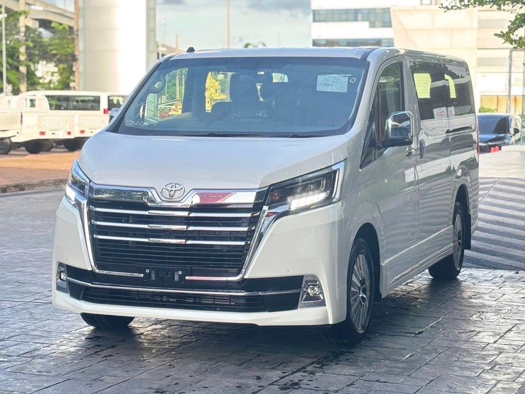 2025 Toyota Majesty Van Premium 2.8L Diesel 2WD 6AT RHD