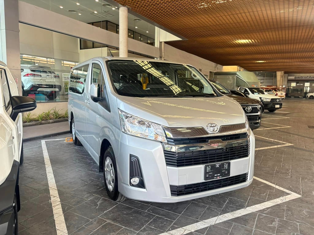 2025 Toyota Hiace Van GL Standard Roof 2.8 Diesel 2WD 6AT RHD
