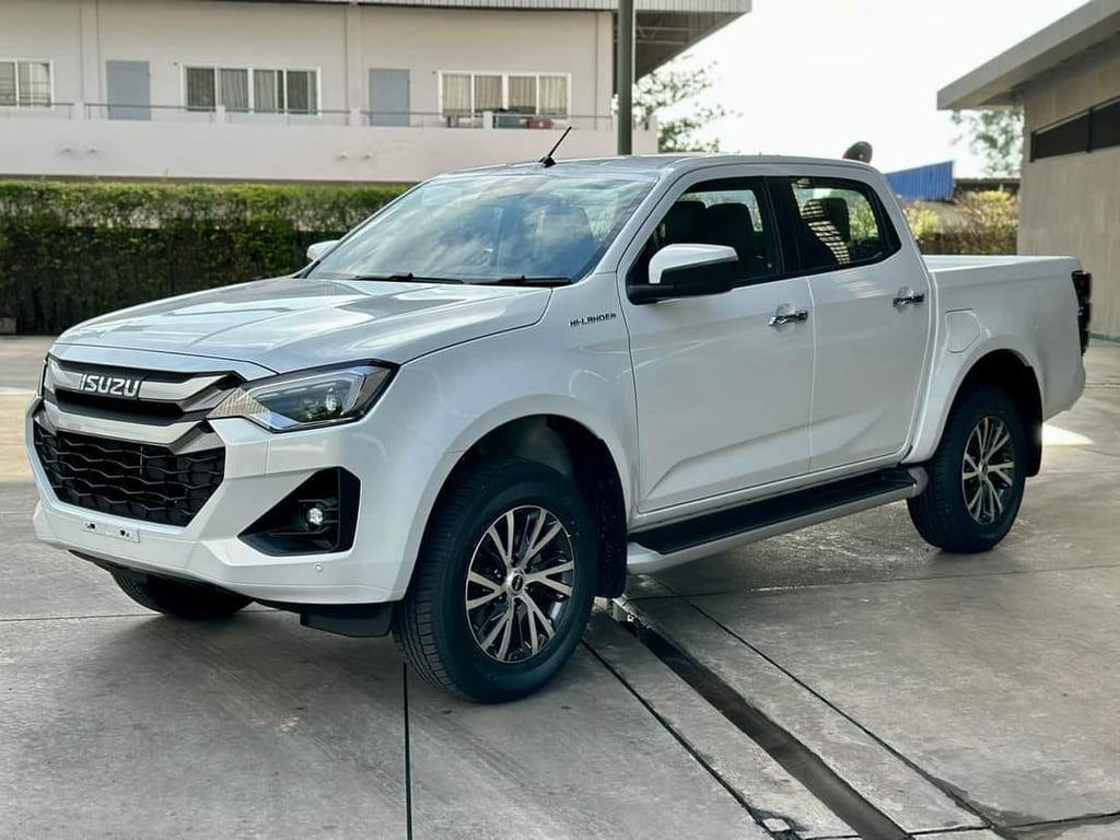 2025 Isuzu D-Max Double Cab Hi-Lander Ddi M 3.0L Diesel 4x2 6AT RHD